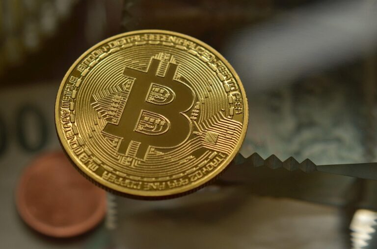 Bitcoin Surges: What Analysts Predict for the Coming Crypto Boom